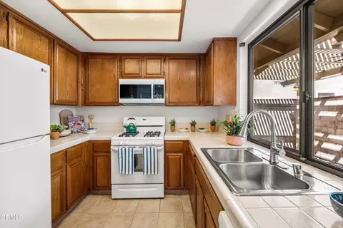 Kitchen - 1715 Compromise Line Rd, Glendora, CA 91741 photo 1 of 3