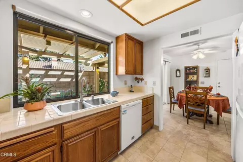 Kitchen - 1715 Compromise Line Rd, Glendora, CA 91741 photo 2 of 3