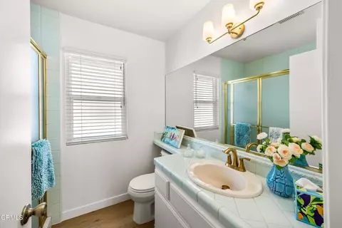 Bath - 1715 Compromise Line Rd, Glendora, CA 91741 photo 1 of 3