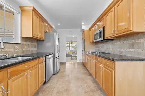 Kitchen - 923 Crestview Dr, Pasadena, CA 91107 photo 2 of 4