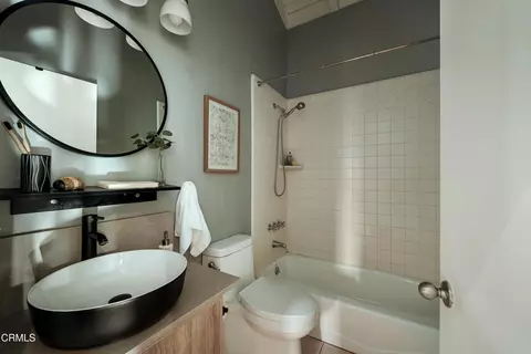 Bath - 11049 Cardamine Dr, Tujunga, CA 91042 photo 2 of 3