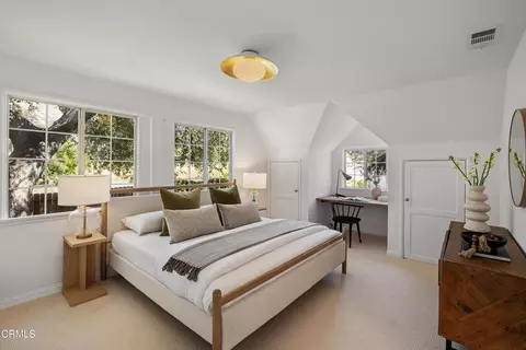 Bedroom - 3269 Summit Ave, Altadena, CA 91001 photo 2 of 7