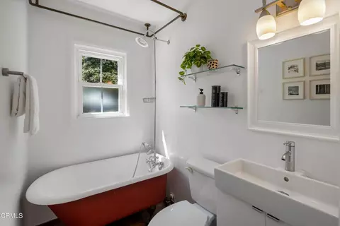 Bath - 3269 Summit Ave, Altadena, CA 91001 photo 3 of 3