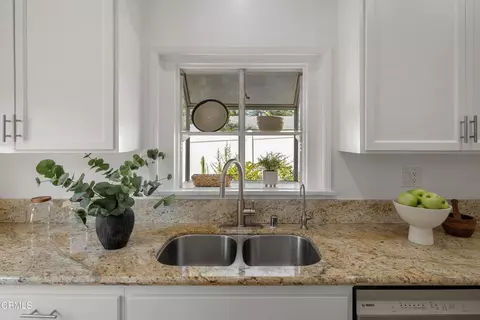 Kitchen - 3269 Summit Ave, Altadena, CA 91001 photo 2 of 4