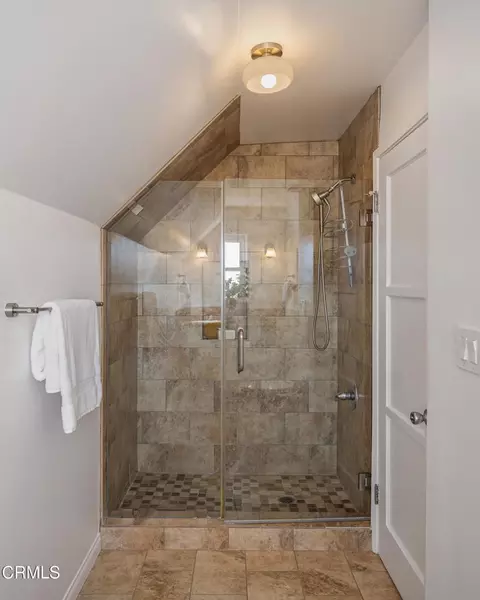 Bath - 3269 Summit Ave, Altadena, CA 91001 photo 2 of 3