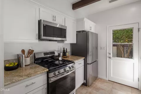Kitchen - 3269 Summit Ave, Altadena, CA 91001 photo 4 of 4