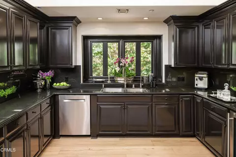 Kitchen - 1475 Rutherford Dr, Pasadena, CA 91103 photo 3 of 4