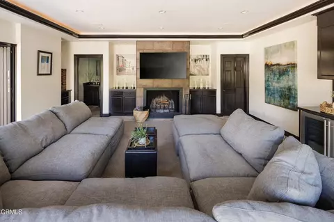 Living - 1475 Rutherford Dr, Pasadena, CA 91103 photo 7 of 8