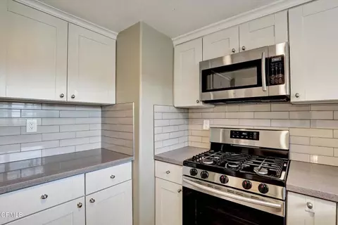 Kitchen - 719 E Tujunga #D, Burbank, CA 91501 photo 2 of 3