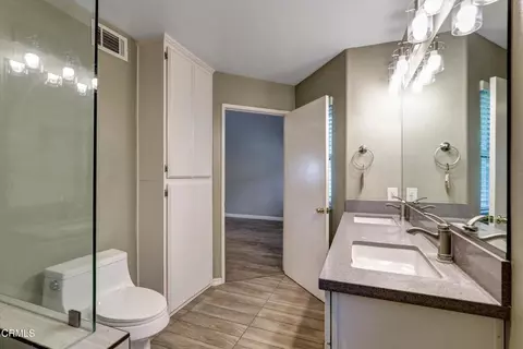 Bath - 719 E Tujunga #D, Burbank, CA 91501 photo 3 of 4