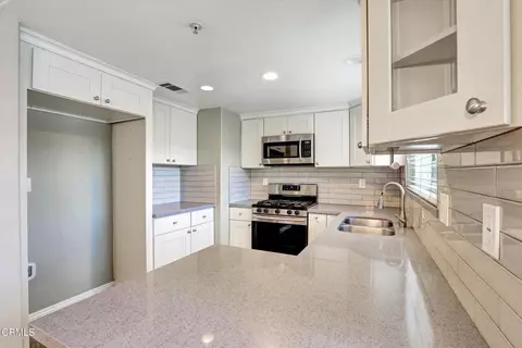 Kitchen - 719 E Tujunga #D, Burbank, CA 91501 photo 1 of 3