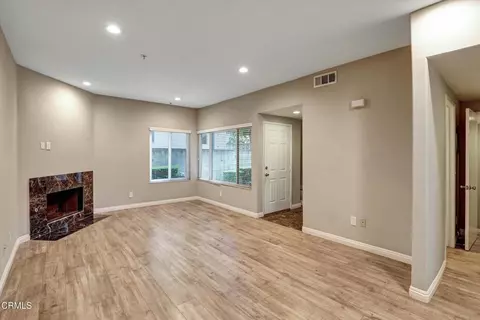 Living - 719 E Tujunga #D, Burbank, CA 91501 photo 4 of 8