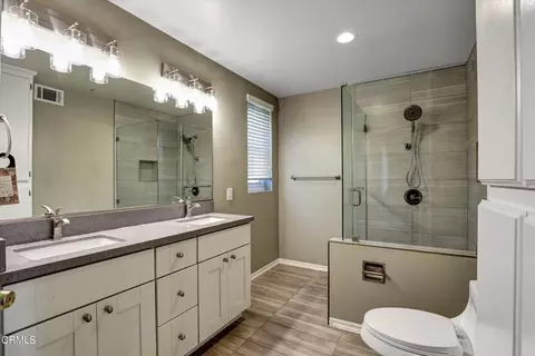 Bath - 719 E Tujunga #D, Burbank, CA 91501 photo 4 of 4