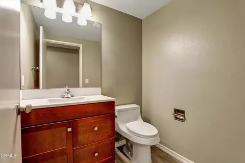 Bath - 719 E Tujunga #D, Burbank, CA 91501 photo 1 of 4