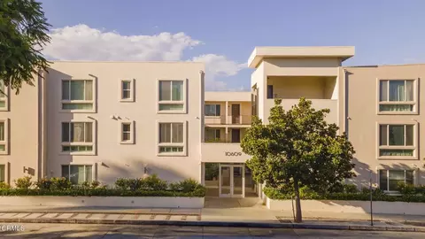 10609 Bloomfield St #207, Toluca Lake, CA 91602