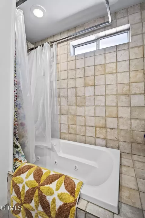 Bath - 4021 Liberty Ave N, Glendale, CA 91214 photo 4 of 4