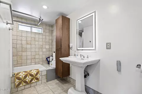 Bath - 4021 Liberty Ave N, Glendale, CA 91214 photo 3 of 4