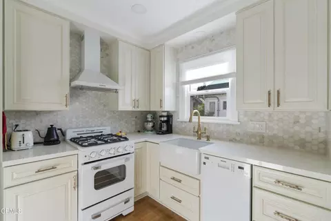 Kitchen - 2816 E 3rd St, Long Beach, CA 90814 photo 4 of 5