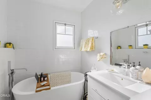 Bath - 2816 E 3rd St, Long Beach, CA 90814 photo 3 of 4