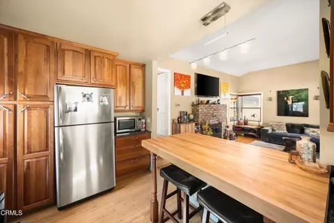 Kitchen - 7669 Airlie Dr, Tujunga, CA 91042 photo 4 of 5