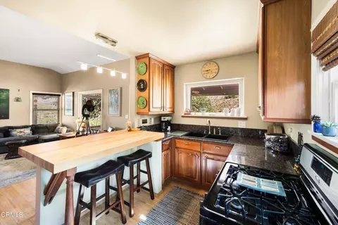 Kitchen - 7669 Airlie Dr, Tujunga, CA 91042 photo 2 of 5