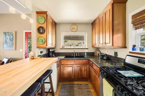 Kitchen - 7669 Airlie Dr, Tujunga, CA 91042 photo 3 of 5