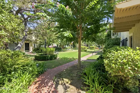 Exterior - 433 S Madison Ave, Pasadena, CA 91101 photo 3 of 6