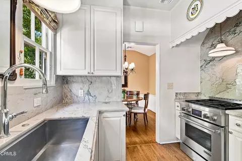 Kitchen - 433 S Madison Ave, Pasadena, CA 91101 photo 3 of 3