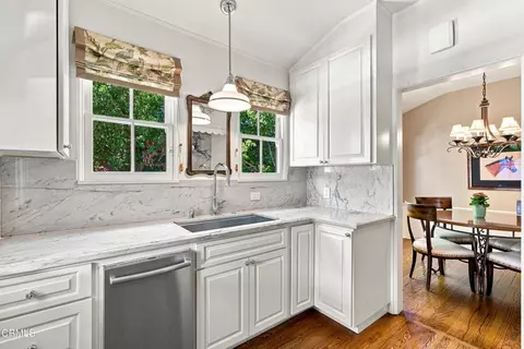 Kitchen - 433 S Madison Ave, Pasadena, CA 91101 photo 2 of 3