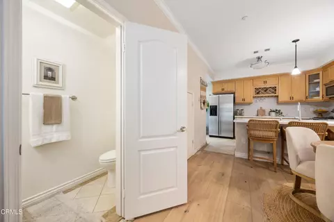 Entry Way - 690 S Marengo Ave #5, Pasadena, CA 91106 photo 2 of 6