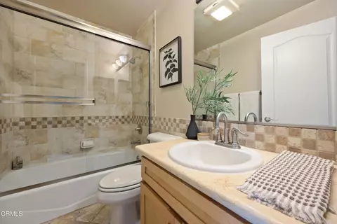 Bath - 690 S Marengo Ave #5, Pasadena, CA 91106 photo 4 of 4