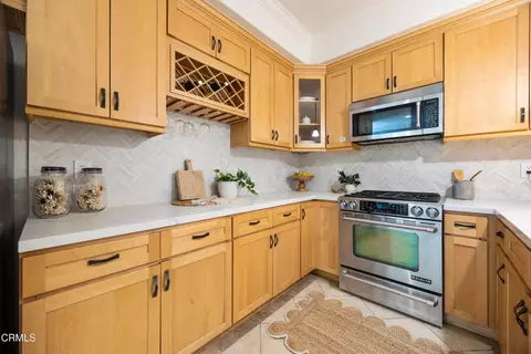 Kitchen - 690 S Marengo Ave #5, Pasadena, CA 91106 photo 3 of 5