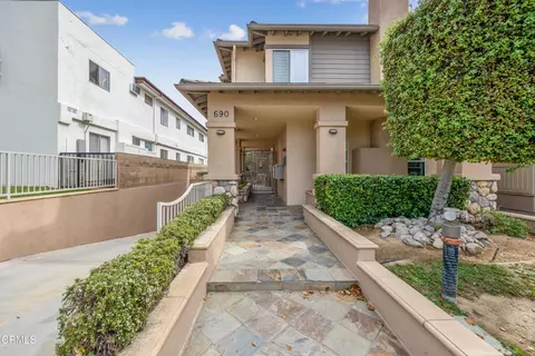 Exterior - 690 S Marengo Ave #5, Pasadena, CA 91106 photo 2 of 9