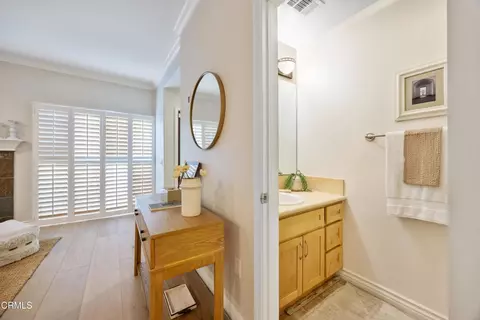 Entry Way - 690 S Marengo Ave #5, Pasadena, CA 91106 photo 3 of 6