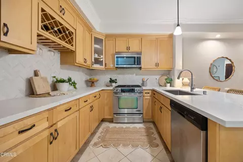 Kitchen - 690 S Marengo Ave #5, Pasadena, CA 91106 photo 2 of 5