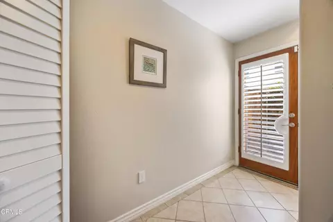 Entry Way - 690 S Marengo Ave #5, Pasadena, CA 91106 photo 4 of 6