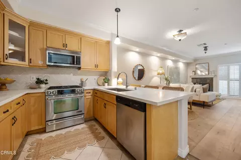 Kitchen - 690 S Marengo Ave #5, Pasadena, CA 91106 photo 4 of 5