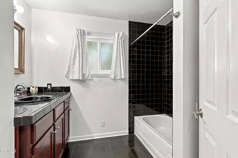Bath - 1007 Rose Ave, Pasadena, CA 91107 photo 2 of 2