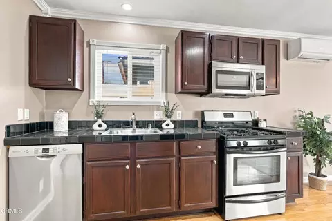 Kitchen - 1007 Rose Ave, Pasadena, CA 91107 photo 7 of 8
