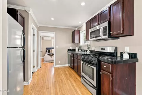 Kitchen - 1007 Rose Ave, Pasadena, CA 91107 photo 6 of 8