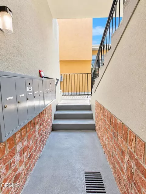 Entry Way - 615 E Orange Grove Ave, Burbank, CA 91501 photo 1 of 1