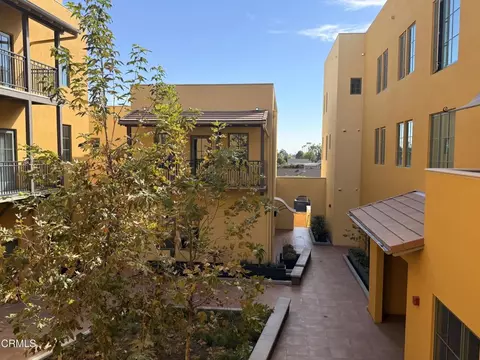 1878 E Walnut St #303, Pasadena, CA 91107 photo 2