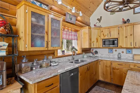 Kitchen - 4592 Wendlis Rd, Forest Ranch, CA 95942 photo 4 of 5