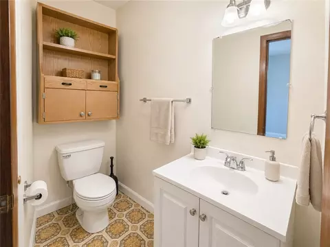 Bath - 13527 Evelyn, Red Bluff, CA 96080 photo 2 of 2