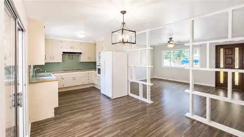 Living - 13527 Evelyn, Red Bluff, CA 96080 photo 4 of 6