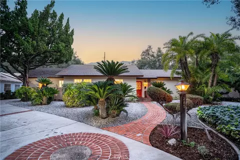 285 Manzanita Ave, Sierra Madre, CA 91024