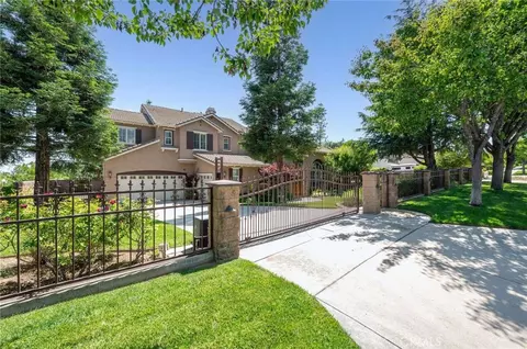8911 Mustang Rd, Alta Loma, CA 91701