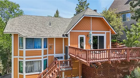 26570 Kings Ct, Lake Arrowhead, CA 92352