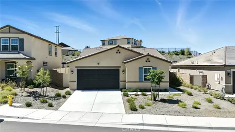 41018 Chambord Dr, Lake Elsinore, CA 92532