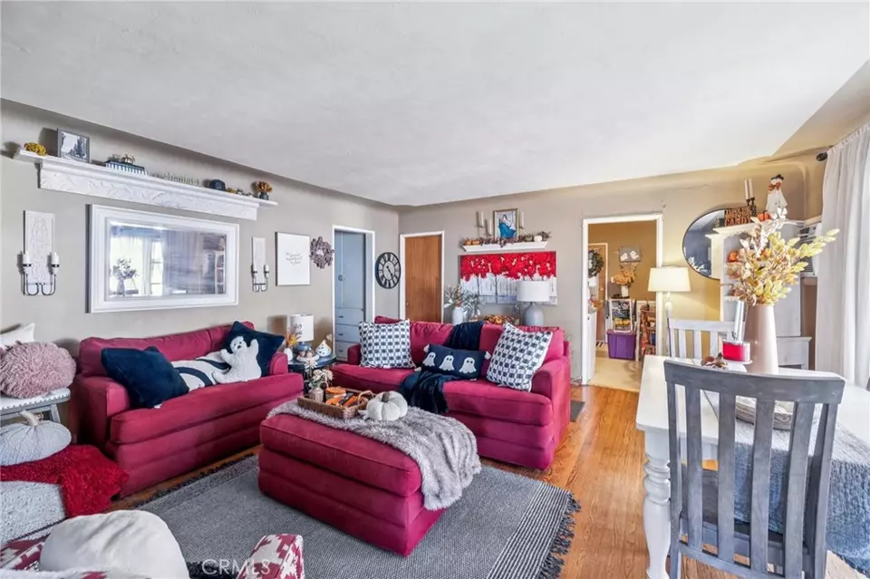 Living - 13701 Russell, Whittier, CA 90602 photo 3 of 3